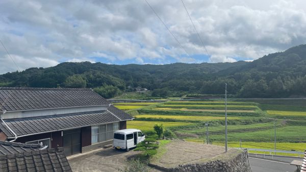 山や田んぼが映っている大自然の風景